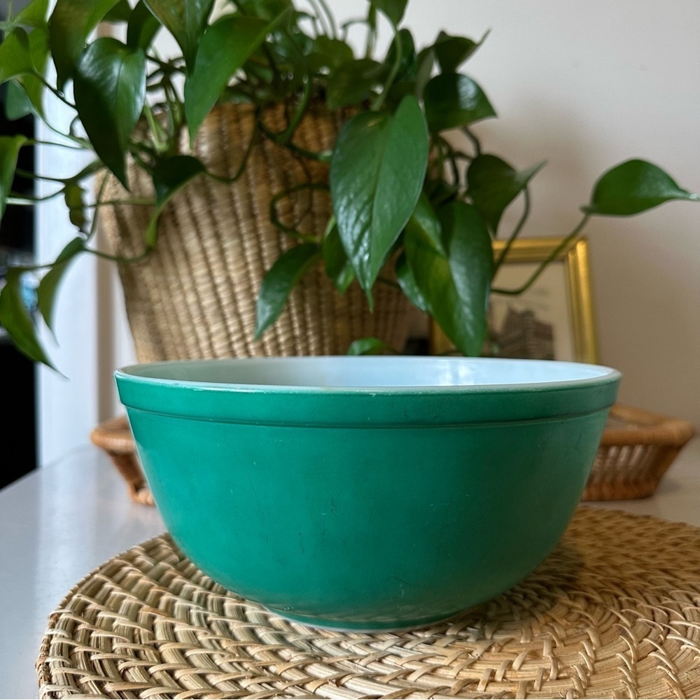 Pyrex Vintage 403 2.5 Quart Mixing Bowl Green